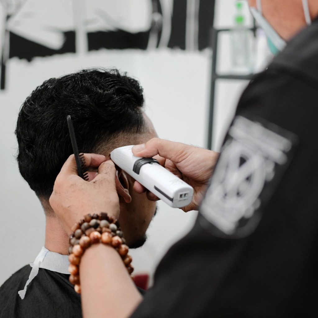 GIOVANI Barbershop, Tempat Pangkas Rambut Pria Terbaik 9