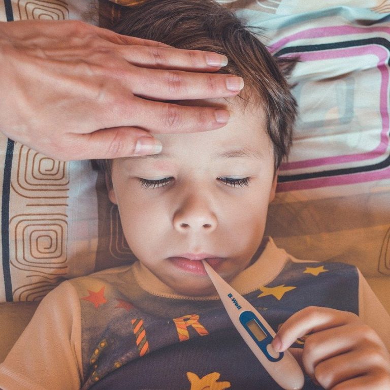 7 Cara Untuk Mengatasi Demam Pada Anak    7 thermometer, fever, temperature-5185847.jpg
